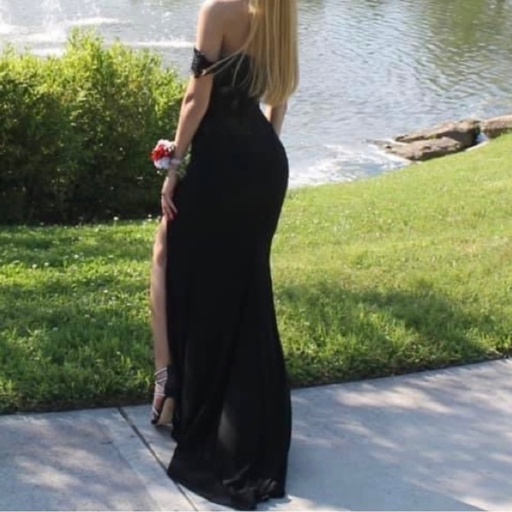 Black off the shoulder prom dress. GREAT for taller girls. This is a 0, 00.